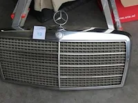 Grill mercedes benz. afmeting ca. 80 x 47 cm - afbeelding 1 van  2