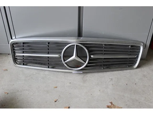 Grill mercedes benz. afmeting ca. 98 x 28 cm - afbeelding 1 van  2