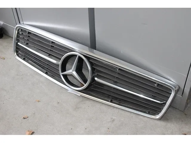 Grill mercedes benz. afmeting ca. 98 x 28 cm - afbeelding 2 van  2