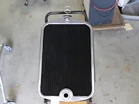 Grill/radiateur mercedes benz gerestaureerd met afmeting ca. 50 x 88 cm.