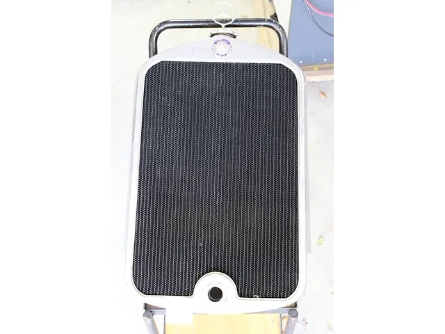 Grill/radiateur mercedes benz gerestaureerd met afmeting ca. 50 x 88 cm. - afbeelding 2 van  5