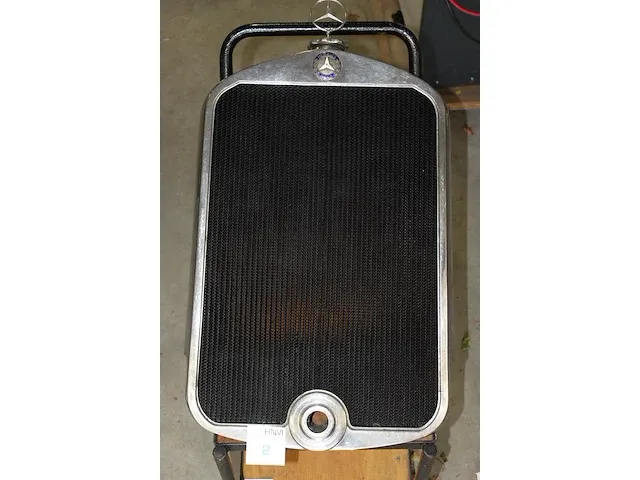 Grill/radiateur mercedes benz gerestaureerd met afmeting ca. 50 x 88 cm. - afbeelding 3 van  5
