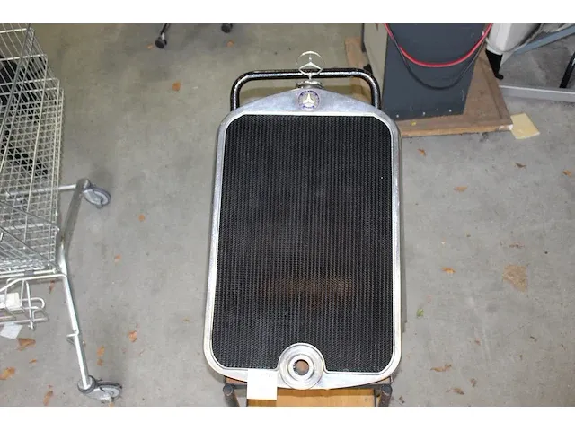 Grill/radiateur mercedes benz gerestaureerd met afmeting ca. 50 x 88 cm. - afbeelding 5 van  5