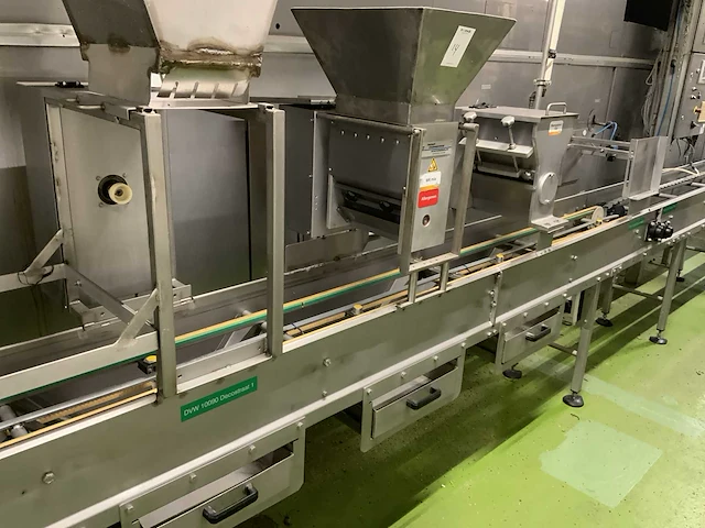 Gringhuis/bakker lopende band 55 meter met decostraat - afbeelding 2 van  21