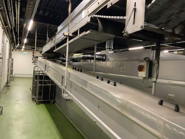 Gringhuis/bakker lopende band 55 meter met decostraat - afbeelding 5 van  21