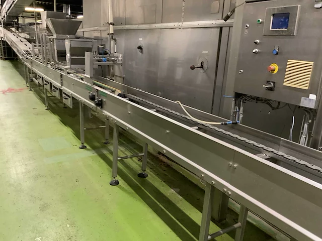 Gringhuis/bakker lopende band 55 meter met decostraat - afbeelding 1 van  21