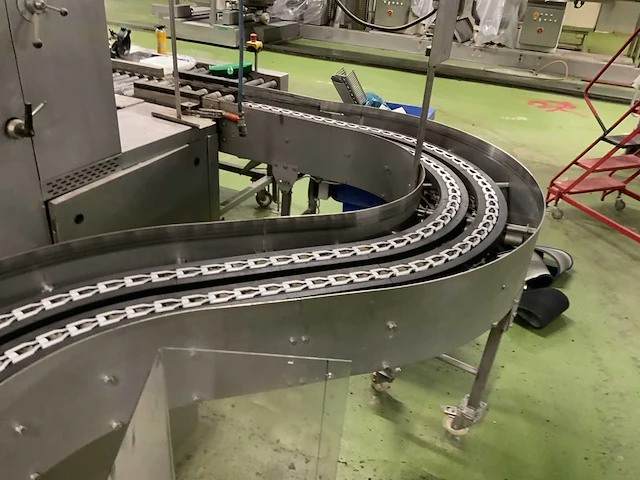 Gringhuis/bakker lopende band 55 meter met decostraat - afbeelding 12 van  21