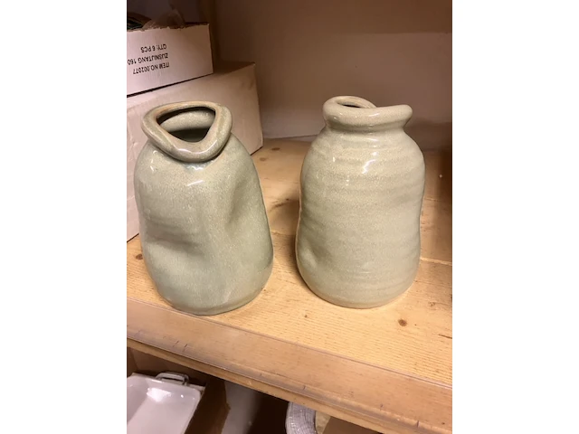 Groene aardewerk bloemenvaas - afbeelding 3 van  3