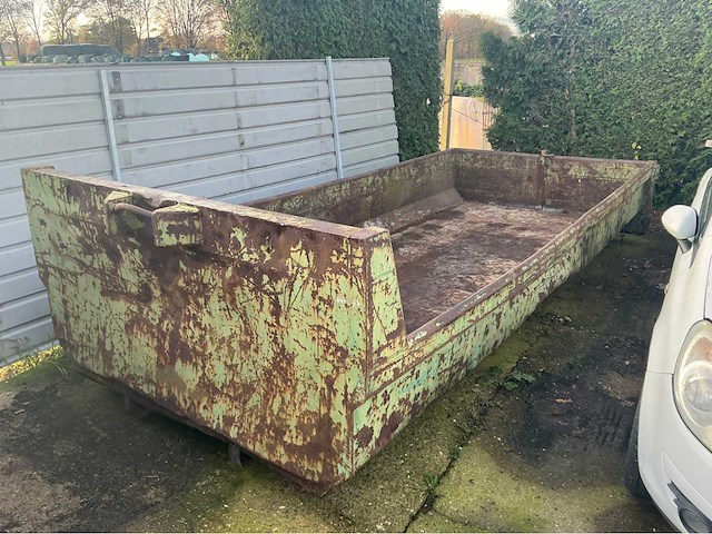 Groene lage container afzet afvalcontainer - afbeelding 1 van  2