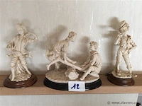Groep beeldjes - afbeelding 1 van  4