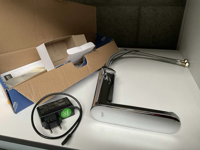 Grohe waterbesparende elektronische wastafelkraan met infrarood 36421000 - afbeelding 3 van  4