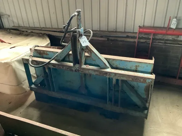 Grondbak “hydraulisch kantelen” - afbeelding 1 van  9