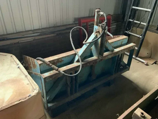 Grondbak “hydraulisch kantelen” - afbeelding 2 van  9