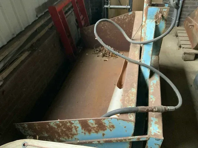 Grondbak “hydraulisch kantelen” - afbeelding 3 van  9