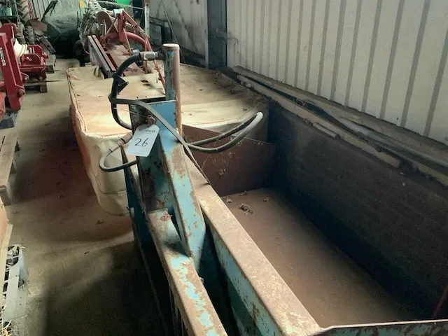 Grondbak “hydraulisch kantelen” - afbeelding 5 van  9
