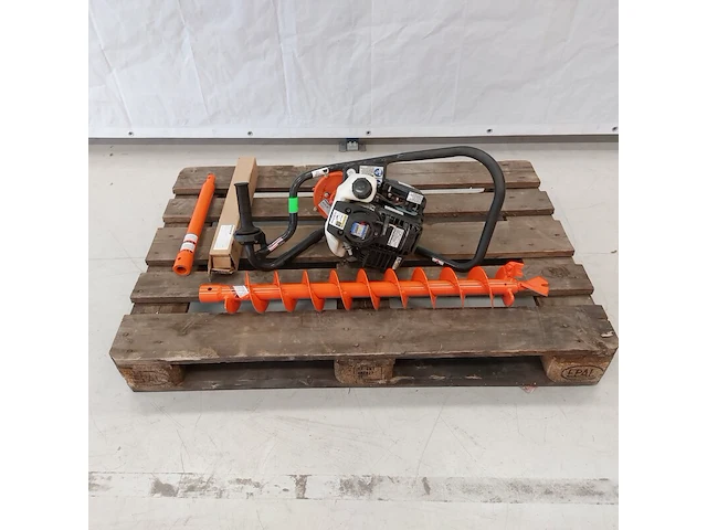 Grondboormachine 1-persoons - benzine general equipment, m240h, bouwjaar 2019 - afbeelding 1 van  9