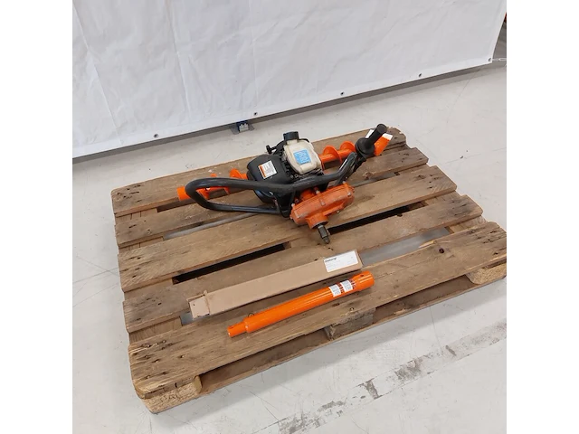 Grondboormachine 1-persoons - benzine general equipment, m240h, bouwjaar 2019 - afbeelding 1 van  9