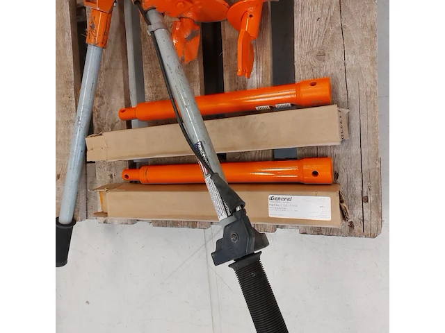 Grondboormachine benzine 2-mans general equipment, m235h, bouwjaar 2015 - afbeelding 12 van  12