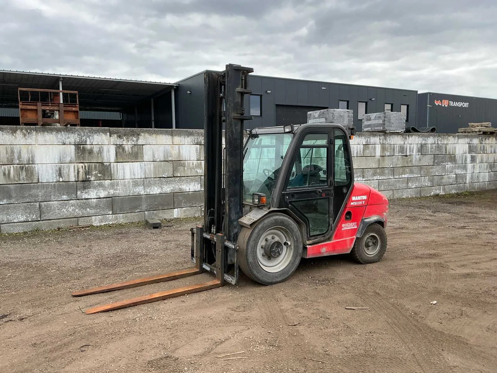 Grondverzet materieel, intern transport machines en voertuigen