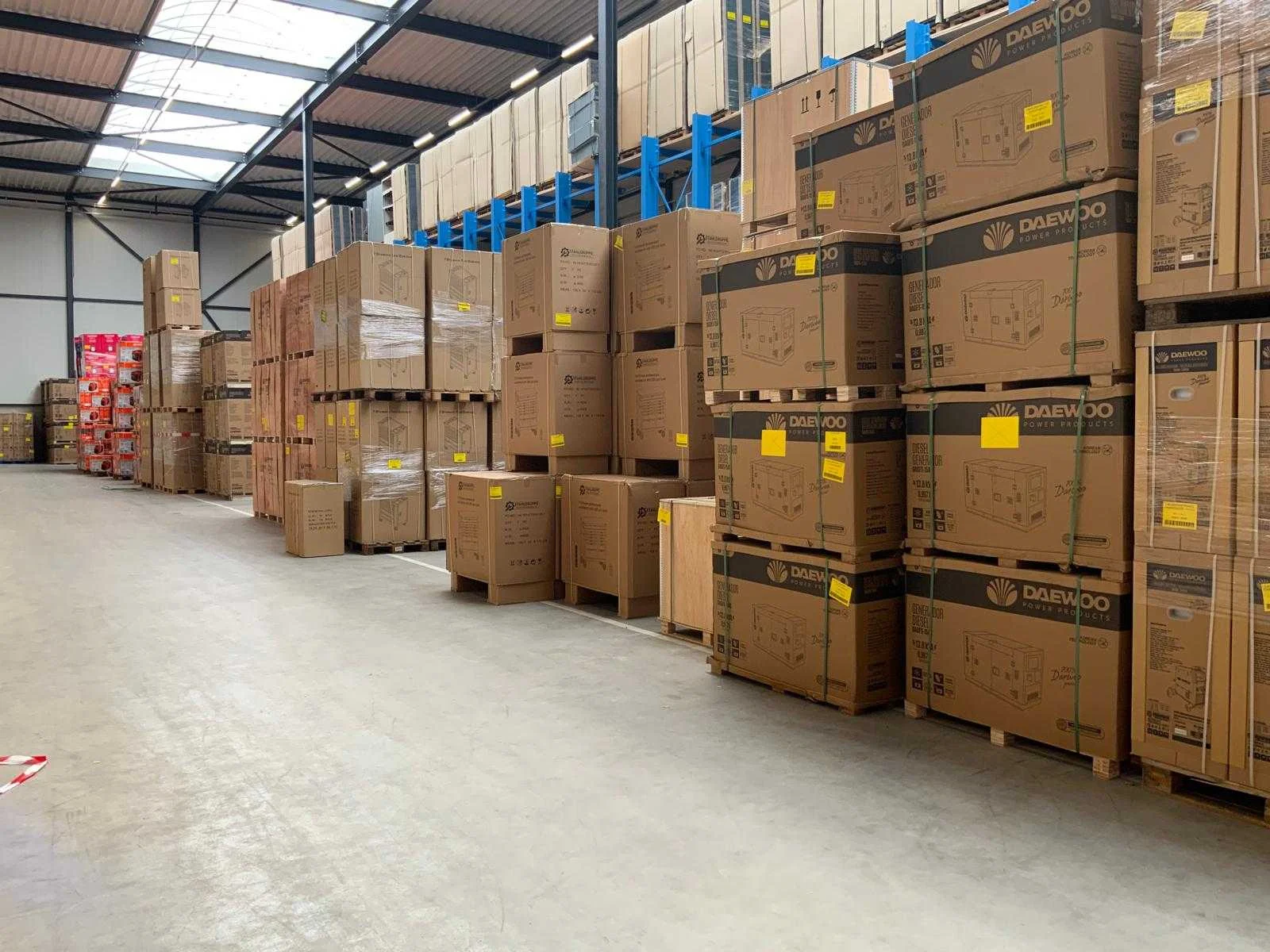 Grondverzetmachines, tuinhuizen, reinigingsmachines en gereedschappen