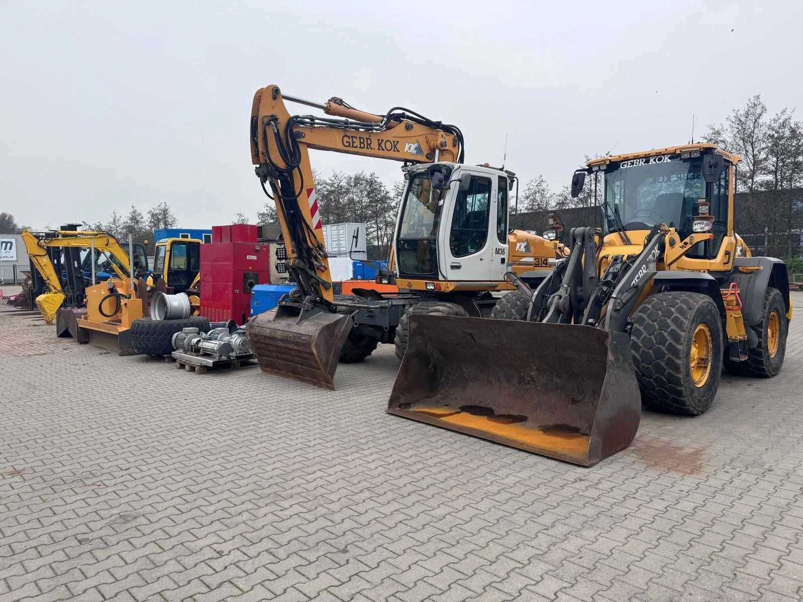 Grondverzetmachines, voertuigen, aannemersmaterieel en gereedschap