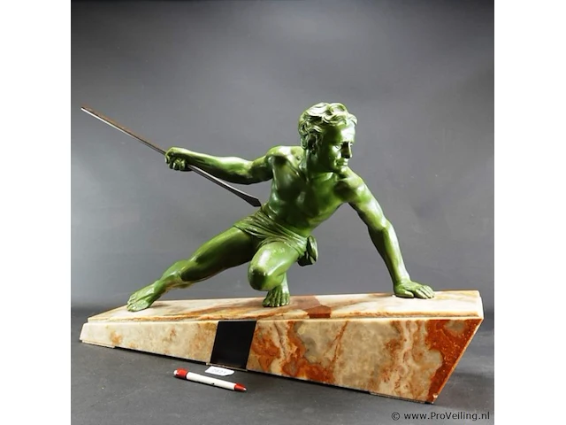 Groot art deco (1920-1930 fauw brons gegoten beeld van een krijger - afbeelding 1 van  5