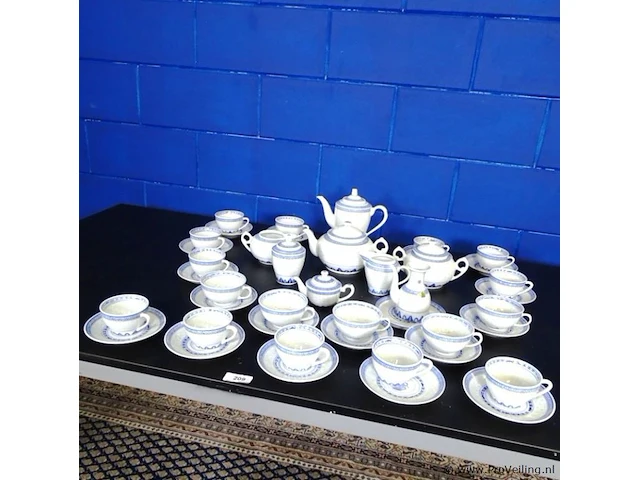 Groot lot chinees porseleinen theeservies (inclusief plastic krat) - afbeelding 1 van  4