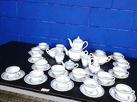 Groot lot chinees porseleinen theeservies (inclusief plastic krat) - afbeelding 1 van  4