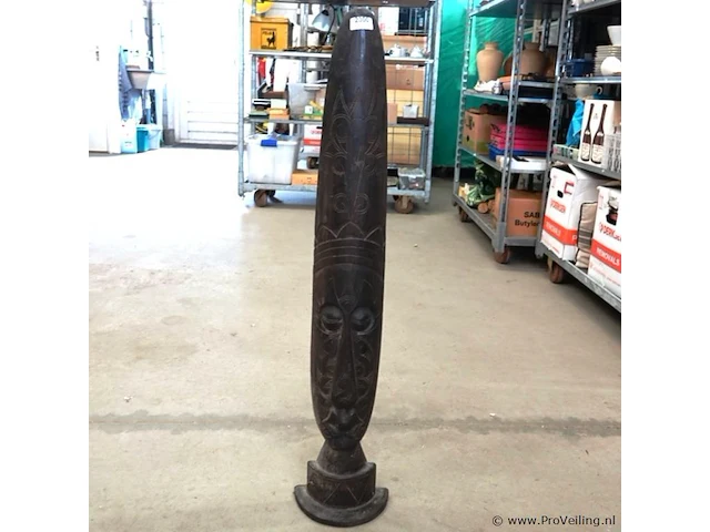 Groot staand houten masker - afbeelding 1 van  5