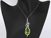 Groot uitgevoerde elegante hanger met diamanten en een grote peridot, excl. ketting - afbeelding 3 van  10