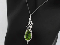 Groot uitgevoerde elegante hanger met diamanten en een grote peridot, excl. ketting - afbeelding 4 van  10