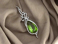 Groot uitgevoerde elegante hanger met diamanten en een grote peridot, excl. ketting - afbeelding 7 van  10