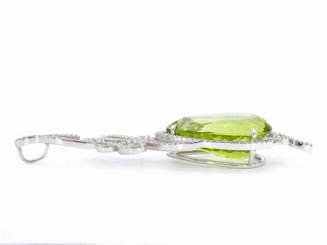 Groot uitgevoerde elegante hanger met diamanten en een grote peridot, excl. ketting - afbeelding 9 van  10