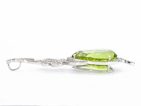 Groot uitgevoerde elegante hanger met diamanten en een grote peridot, excl. ketting - afbeelding 9 van  10