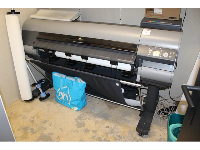 Grootformaat printer canon imageprograf ipf8400 12 kleuren inktjet met 111,8 cm printbreedte. - afbeelding 1 van  3