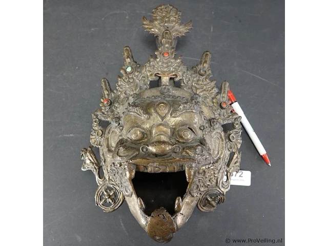 Grote antieke brons met edelstenen mask of mahakala als wierrookhouder - afbeelding 1 van  5