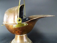 Grote antieke koperen helmkit - afbeelding 1 van  5