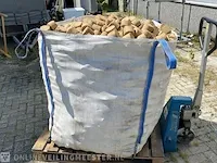 Grote big bag vol geperste briketten - afbeelding 1 van  6