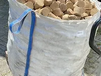 Grote big bag vol geperste briketten - afbeelding 3 van  6