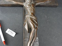 Grote crucifix met grote bronzen corpus - afbeelding 2 van  5