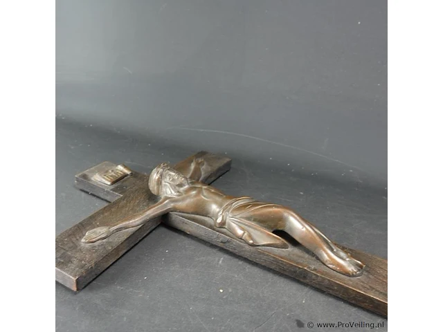 Grote crucifix met grote bronzen corpus - afbeelding 3 van  5