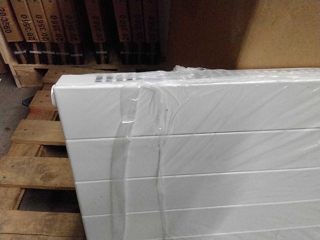Grote designradiator 240x66,5 cm. - afbeelding 4 van  5