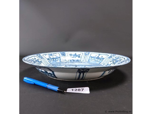 Grote diepe chinees porseleinen schotel - afbeelding 2 van  5