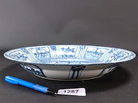 Grote diepe chinees porseleinen schotel - afbeelding 2 van  5