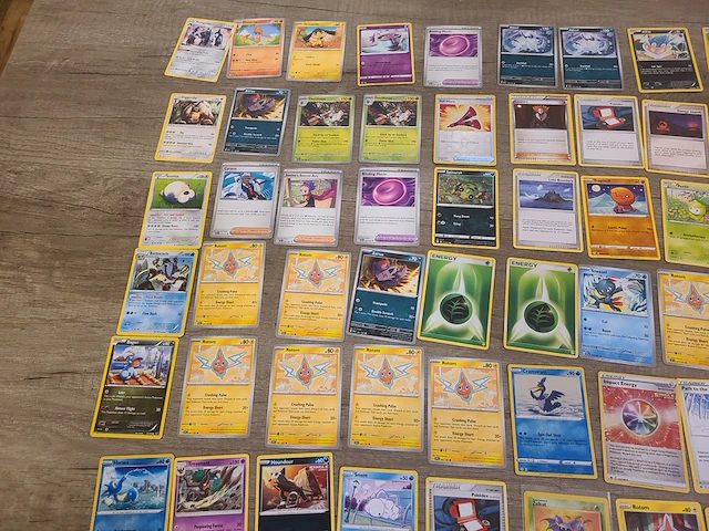 Grote gevarieerde pokémon kaartenset met zeldzame kaarten en verzamelmap - afbeelding 13 van  18