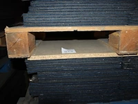 Grote hoeveelheid blauwe tapijttegels escolita 50 x 50 cm op 3 pallets, ruim 960 stuks. - afbeelding 3 van  3