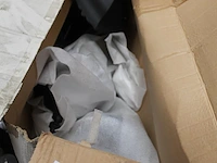 Grote hoeveelheid buitenlampen in diverse maten en uitvoeringen op vier pallets. - afbeelding 4 van  7