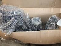 Grote hoeveelheid buitenlampen in diverse maten en uitvoeringen op vier pallets. - afbeelding 6 van  7