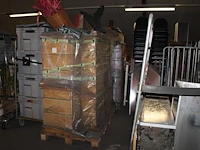 Grote hoeveelheid decoratiematerialen t.b.v. div thema's wo mexico, orientaals, spaans en italiaans op 4 pa... - afbeelding 1 van  2