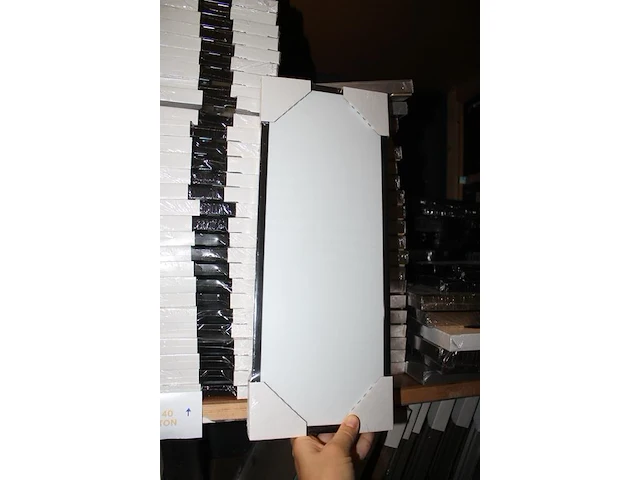 Grote hoeveelheid fotolijsten in diverse maten en uitvoeringen waaronder 13 x 18 cm, 20 x 20 cm en 15 x 40 ... - afbeelding 3 van  4